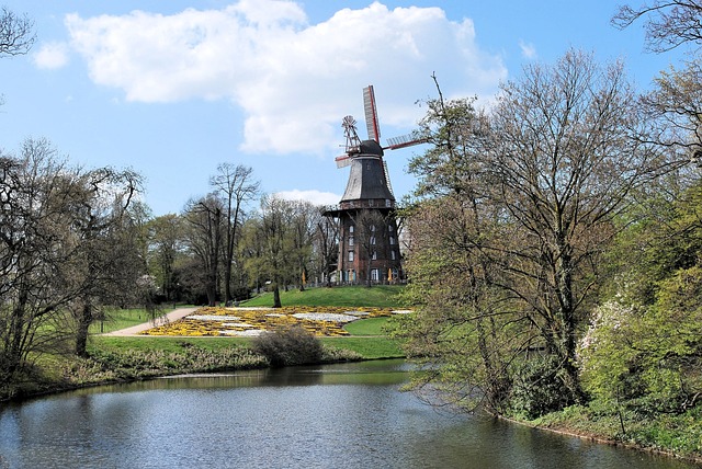 Park mit Windmühle