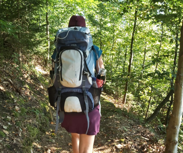Wanderin mit Rucksack